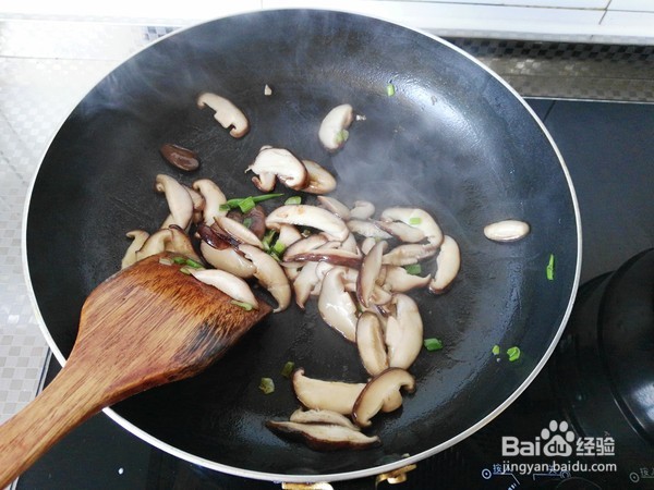 烤肠香菇炒意面