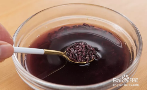 8个月宝宝辅食---紫米燕麦牛奶羹