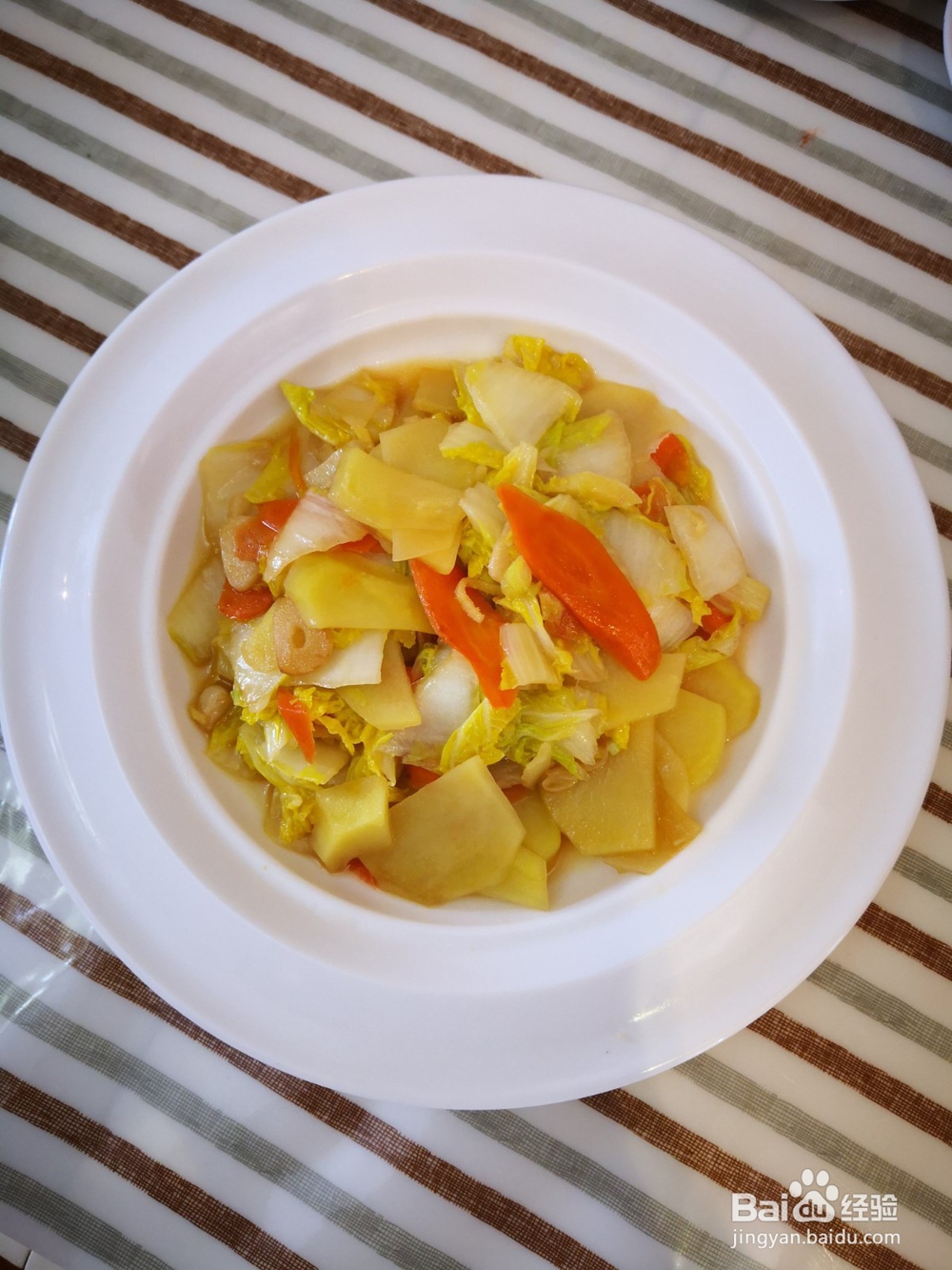 制作美味的娃娃菜炒土豆片