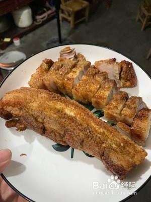 味道超级棒的脆皮五花肉