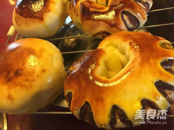 中种牛奶豆沙面包