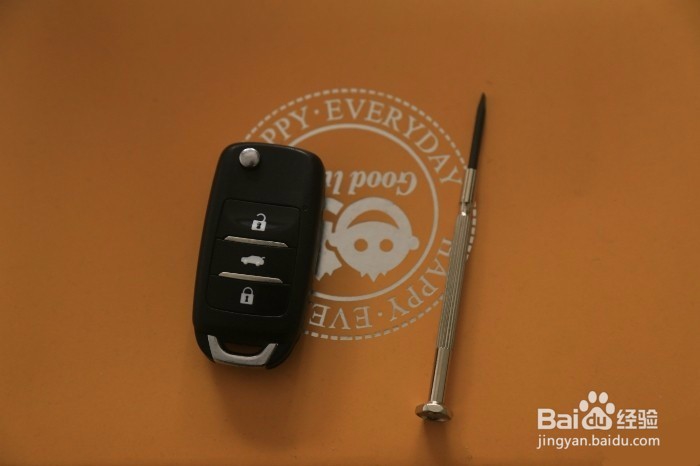 长安逸动2016款钥匙电池如何更换