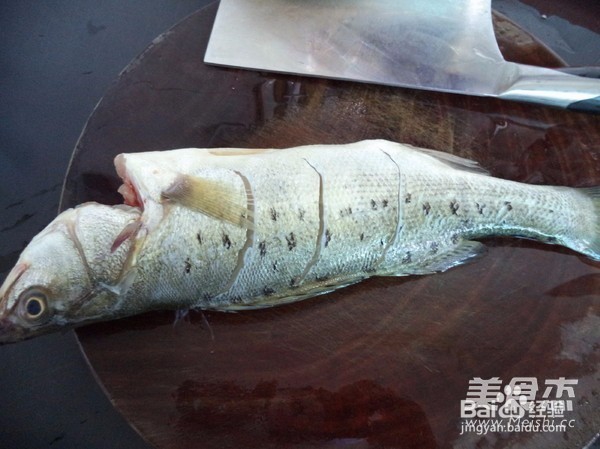 清蒸鲈鱼的做法
