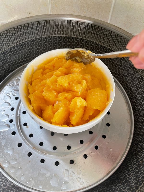 奶黄馅冰皮月饼