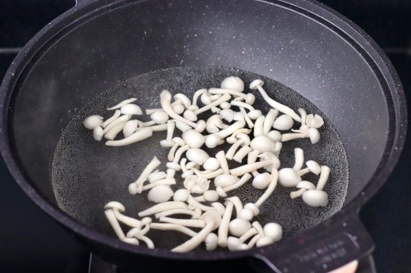 酸汤对虾海鲜菇