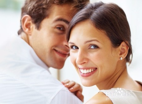 女朋友总是不许我接触太多异性应该怎么办?