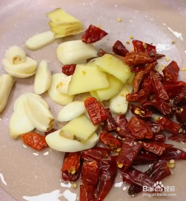 烧烤味炒鱿鱼须的做法