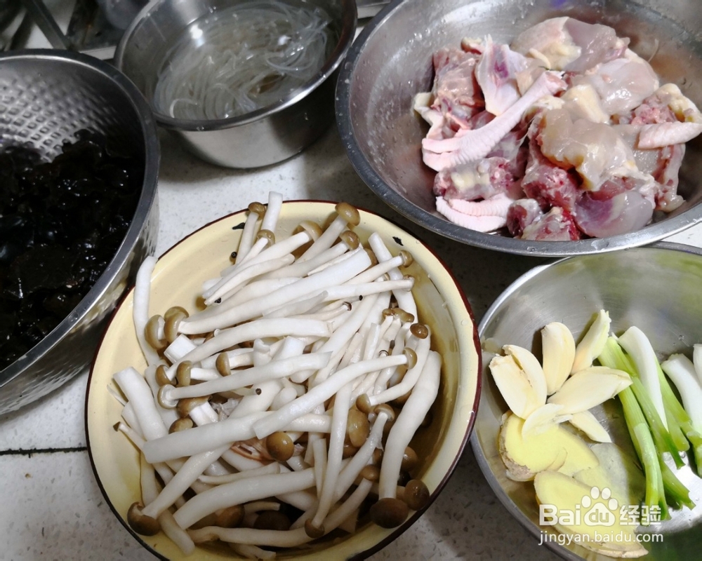 妈妈教我做的蟹味菇木耳鸡煲