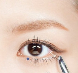 小清新诱惑眼线 红唇妆画出妩媚来