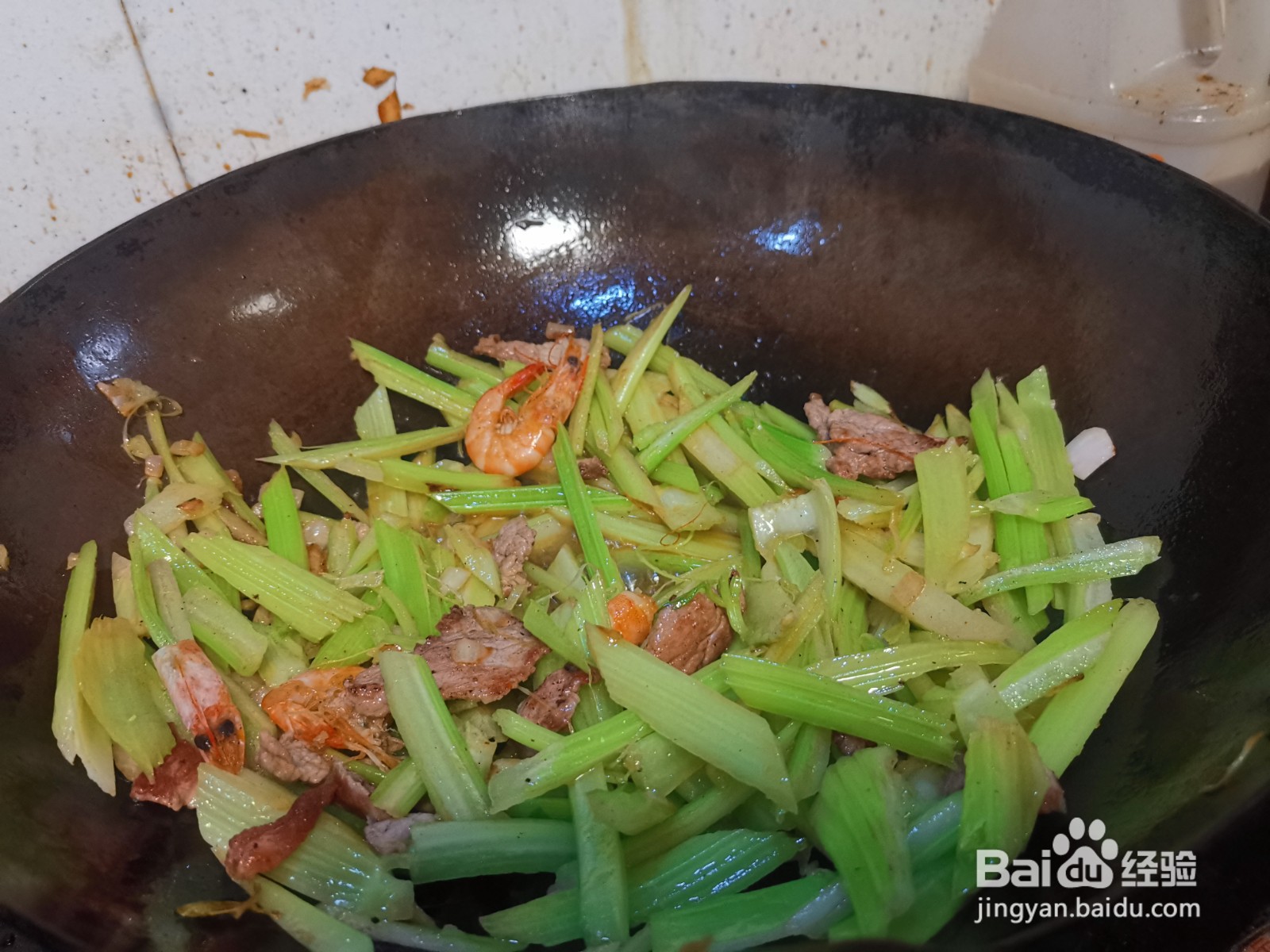 肉片炒河虾芹菜的做法