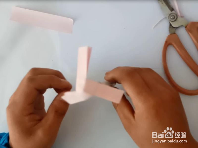 小风车的折法很简单的哦！