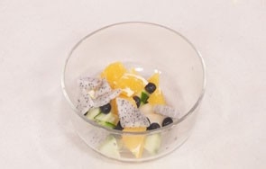 二孩孕早期食物蓝莓果蔬沙拉做法