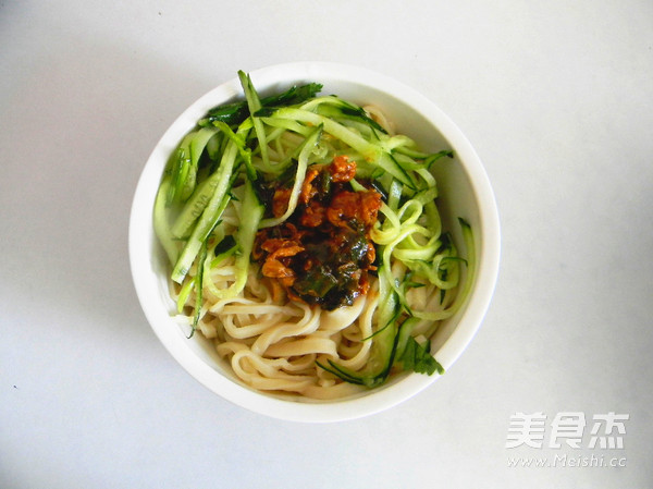 鸡蛋炸酱手擀面