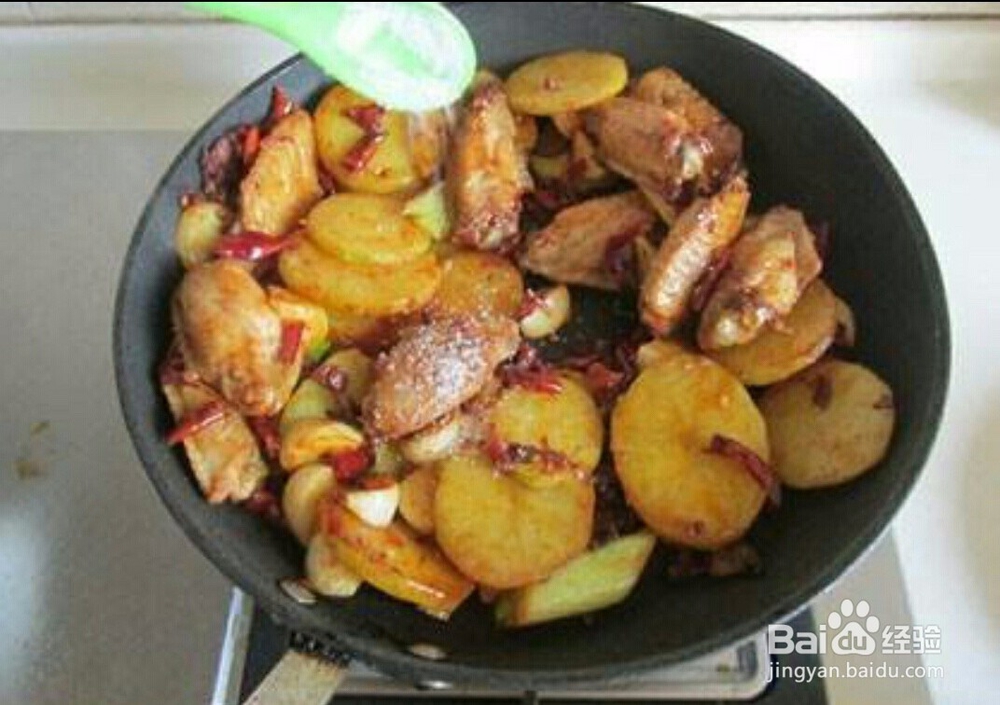 如何在家自己做蒜香鸡翅