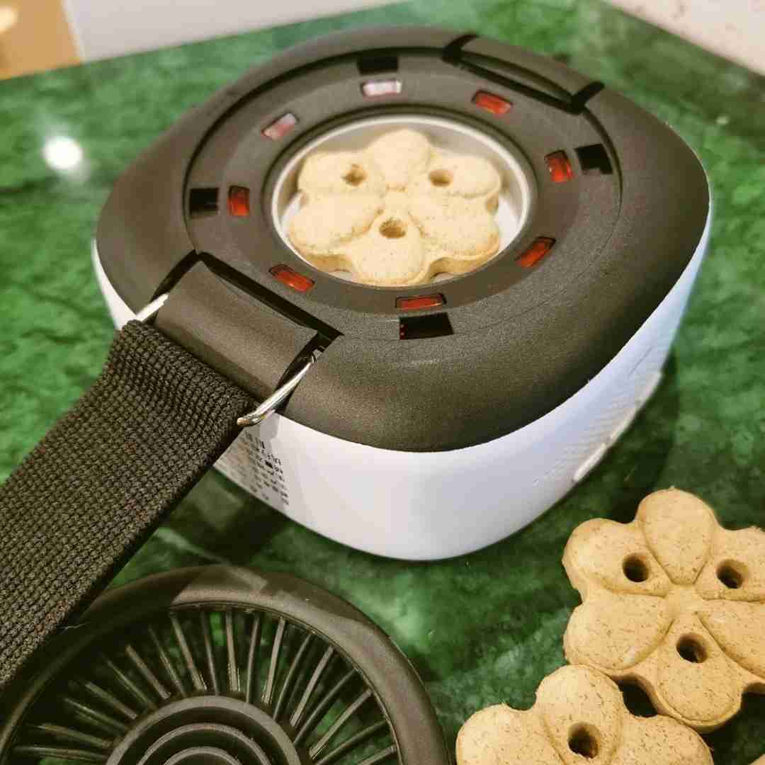 小米出品的左点小艾,非常小巧,没有烟不呛鼻,用起来也是简单