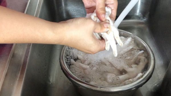 网红酸辣无骨鸡爪