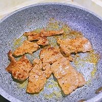 香辣味的牛肉贝果三明治