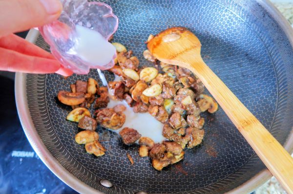 蒜香口蘑牛肉粒
