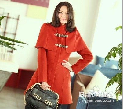 冬季怎样穿牛角扣外套最有学院范