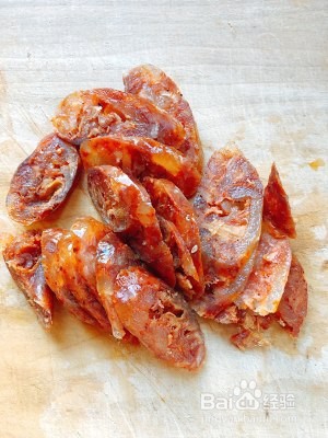 蒜苗炒腊肠的美味做法