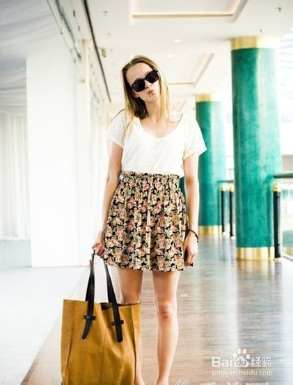 10款印花半身裙美搭,绽放光彩吸眼球
