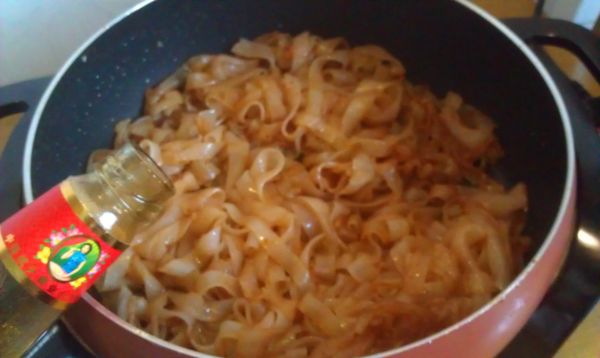 沙茶肉片炒河粉