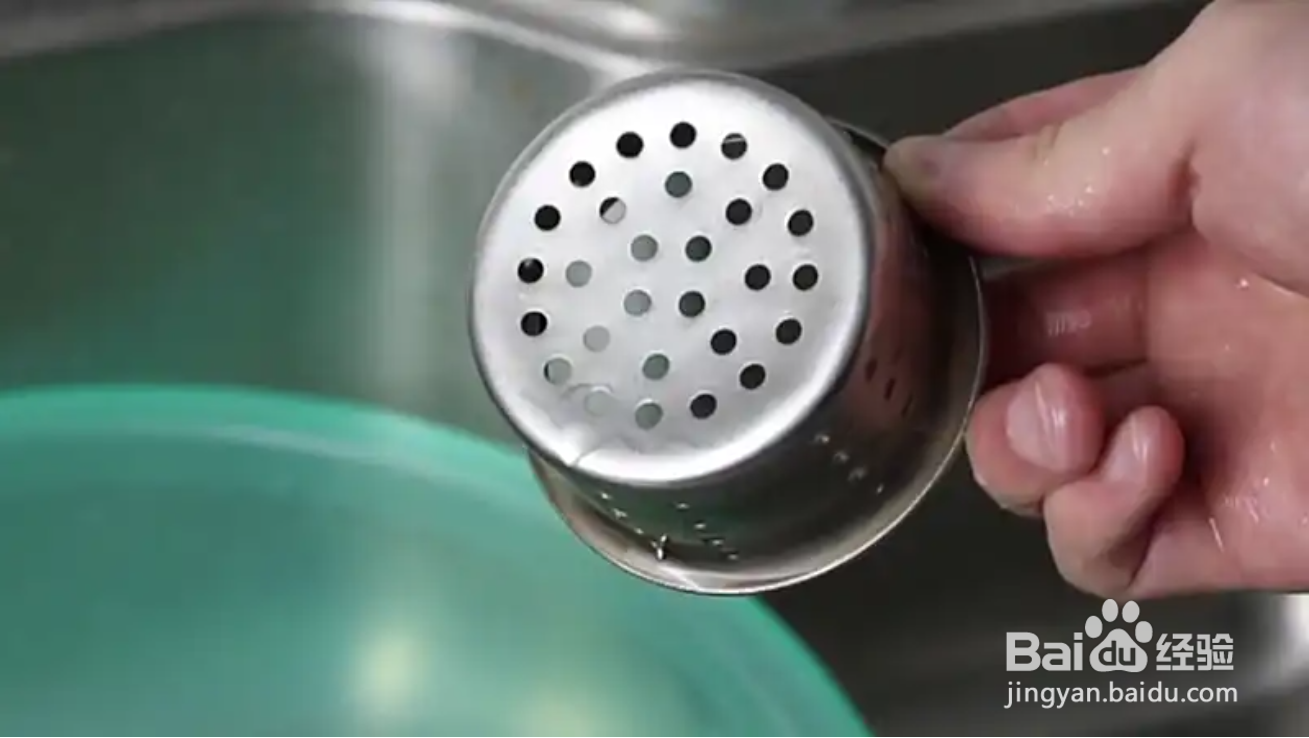 如何快速清洗厨房水槽过滤网？