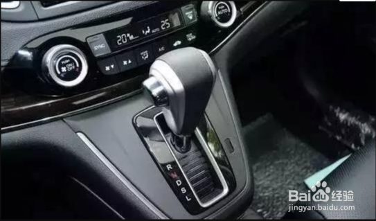 手动档上坡堵车怎么开