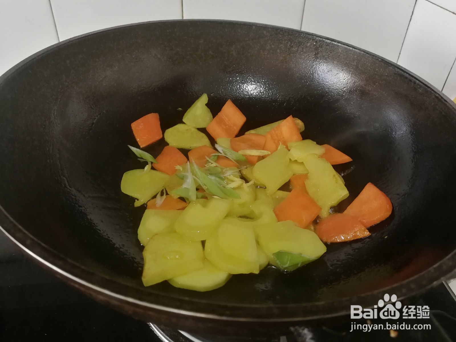 土豆胡萝卜炖豆腐的做法