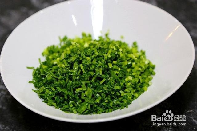 皮薄馅大的韭菜盒子