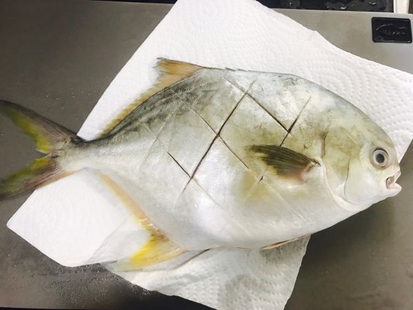 柠檬盐烤金鲳鱼