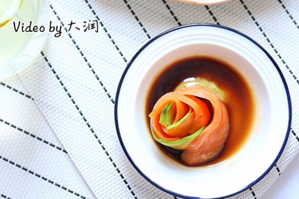 三文鱼牛油果刺身