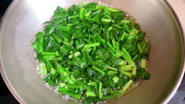 鲜灵灵菠菜蛋花汤