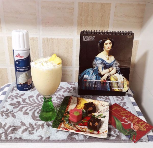 奶油菠萝香蕉奶昔