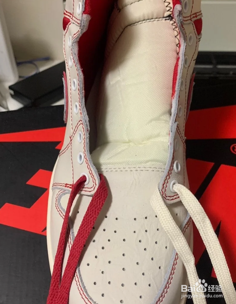 两根鞋带怎样绑一只鞋