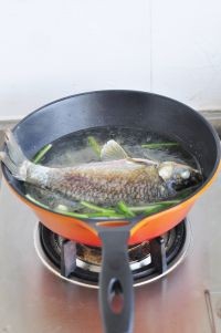 鲫鱼豆腐汤的做法