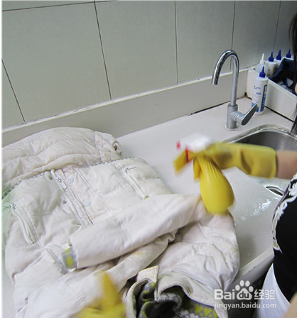 竹炭粉沾衣服上如何清洗