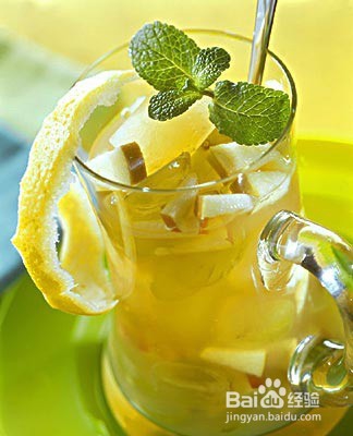 制作粉嫩瘦身苹果绿茶