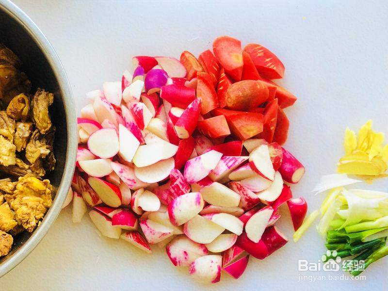 「年夜饭」红焖土鸡萝卜的做法