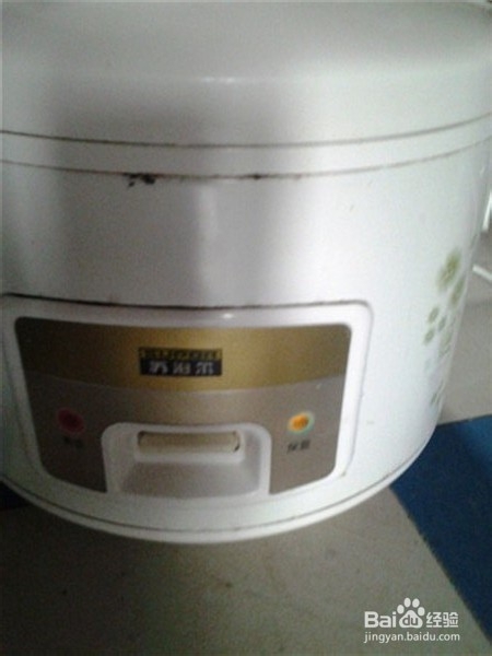 怎么用电饭煲蒸出软硬适中的香大米饭