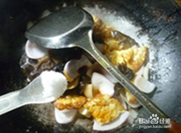 如何制作黑木耳洋葱炒荷叶蛋