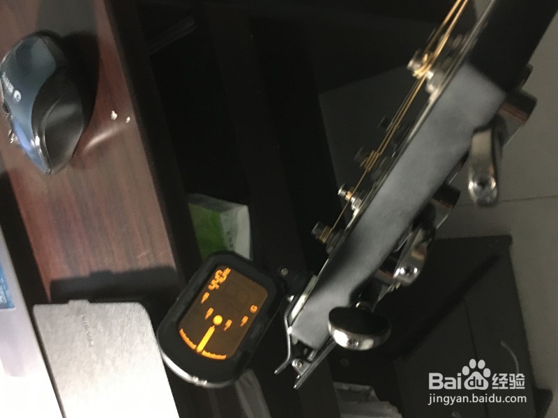 吉他音不准?如何调音之一:利用调音器