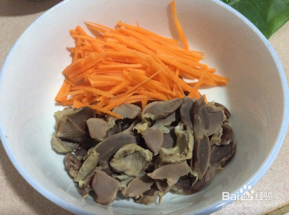 红油鸡菌片的做法