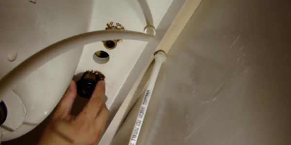 水龙头底部松动怎么办