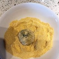 制作玉米面菜团子