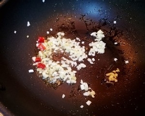 包菜炒粉丝的制作