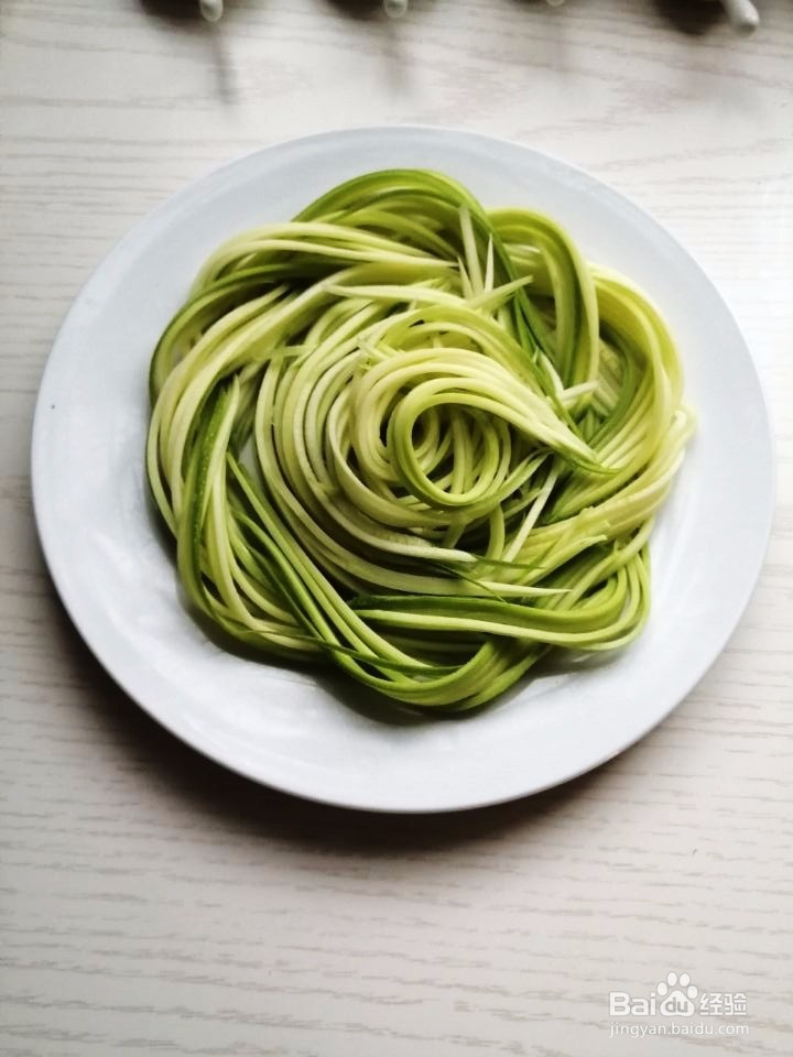 如何做凉拌西葫芦？