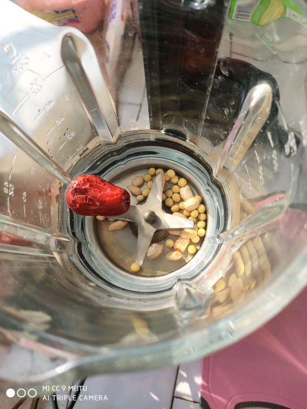 三鲜水饺配豆浆