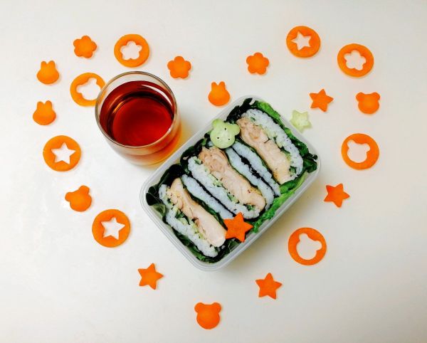 黑椒鸡腿海苔包饭