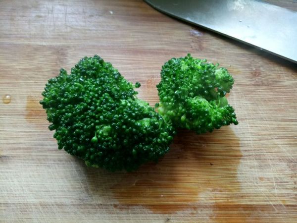 西兰花肉松饭团